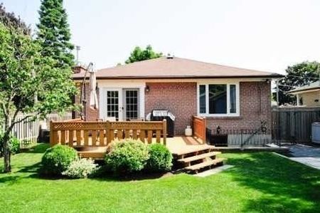 For Lease - 902 Donovan Crescent Unit# Lower, Whitby, Ontario - Photo 4