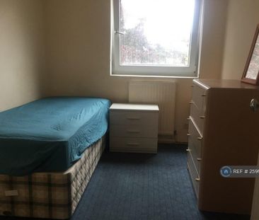 1 bedroom in a house share to rent - Photo 4