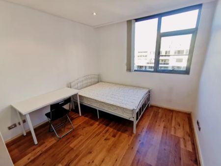 3 bed 2 bath - Photo 2