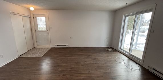 Grand 4 1/2 À Louer - Photo 2