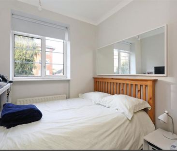 3 bedroom flat to rent - Photo 4