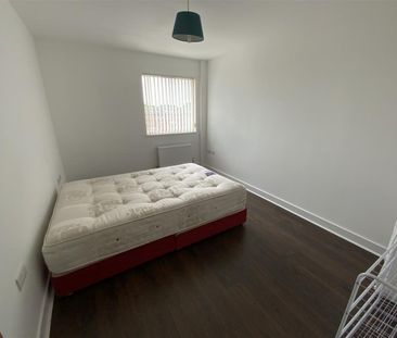 2 BED Apartment To rent - Photo 2