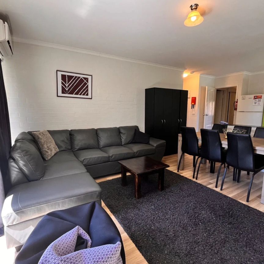 Four Bedroom Fully Furnished Unit Available for 12 Month Lease @$750pw - Photo 1