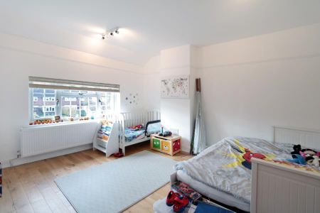 Ditton Hill Road, Surbiton - 3 bedrooms Property for lettings - Seymours - Photo 4