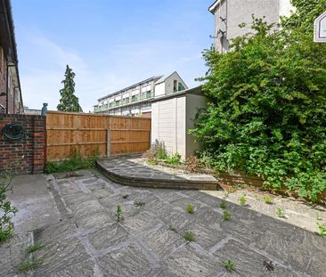 Terraced House To Let - Photo 4