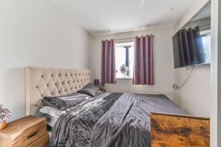 3 bedroom flat to rent - Photo 5