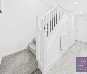 Woodside Avenue, London, N12 - Photo 1