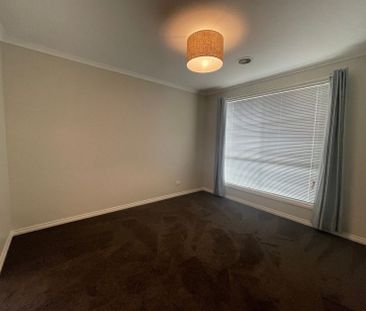 Stunning 3-Bedroom Home in South Morang - Photo 3