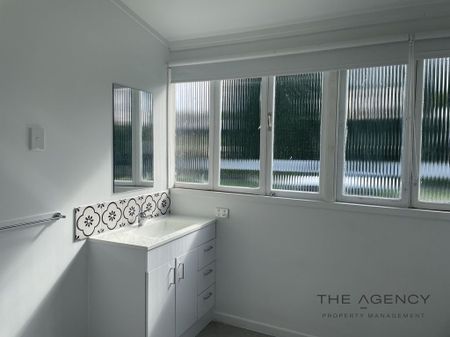 Three x 1‑Bedroom Units, Low‑Maintenance & Convenient Location - Photo 4