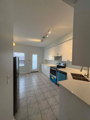 For Lease - 83 Bur Oak Avenue, Markham, Ontario - Photo 4