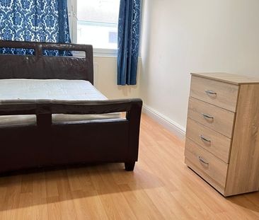 Room in a Shared House, Sandpiper Court, SE8 - Photo 3