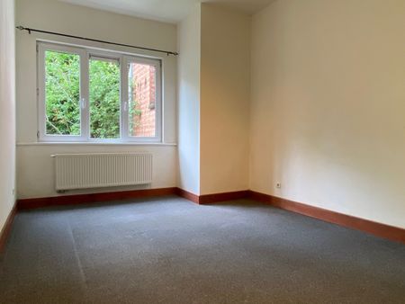 Tweeslaapkamerappartement met tuin gelegen in de stationsbuurt Gent-Sint-Pieters. - Photo 2