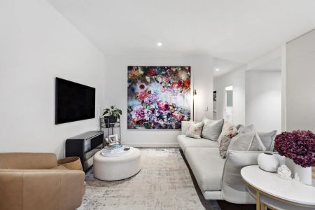 "Urban Elegance: Your Sanctuary in the Heart of Melbourne" - Photo 2