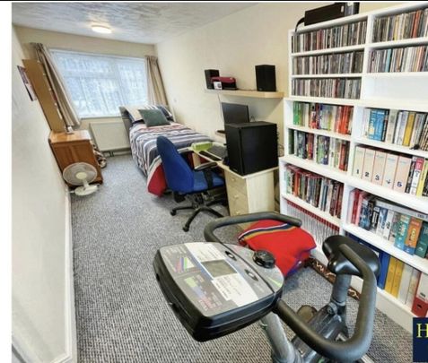 1 bedroom in a house share to rent - Photo 1