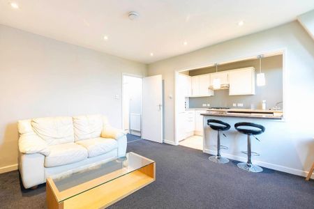 2 bedroom flat to rent - Photo 2