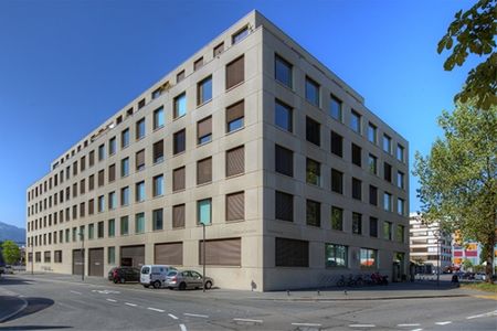 Vivre moderne dans un quartier urbain avec une grande terrasse et une vue - Photo 2