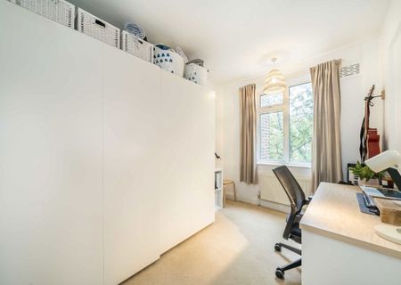 Balham High Road, SW17 7AH, London - Photo 3