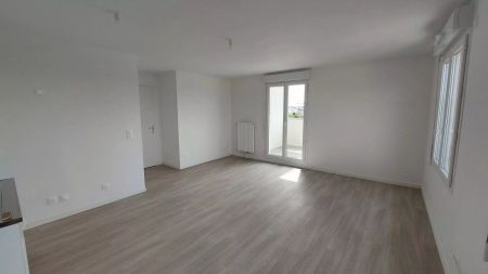location Appartement T4 DE 78.41m² À LE BLANC MESNIL - Photo 2