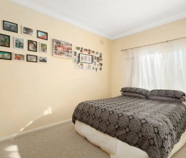 Low maintenance single level family home - Photo 6