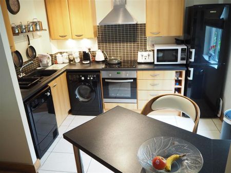 2 bedroom flat to rent - Photo 3