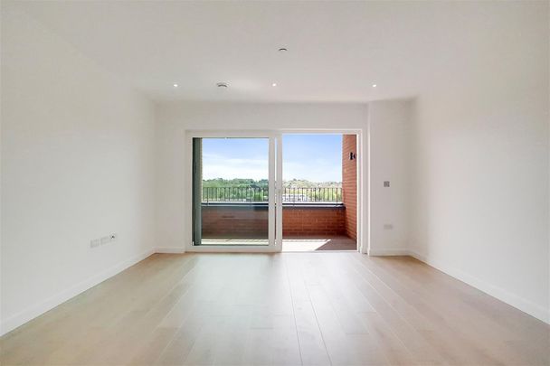 Queens Croft House, 22 Thorney Close, Colindale - Photo 1