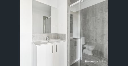 LARGE BEDROOMS & MOVE IN READY!! - Photo 4