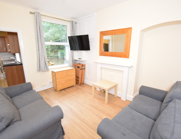 Chestnut Street Room 1 - Photo 1