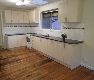 Low Maintenance 3 Bedroom Home - Photo 4