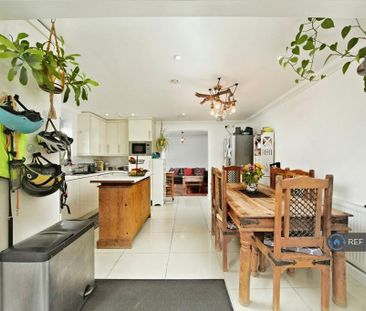 4 bedroom terraced house to rent - Photo 3