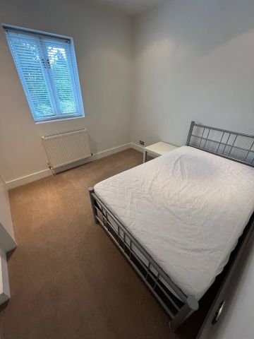 2 Bed Flat, Birkbeck Road, SW19 - Photo 2