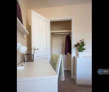 1 bedroom in a house share to rent - Photo 5