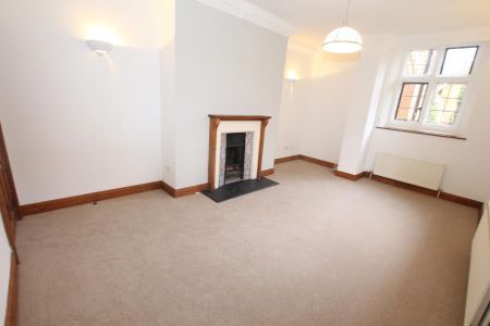2 bedroom ground floor flat to rent - Photo 2