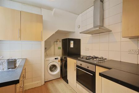 2 bedroom Student Flat to rent in Simonside Terrace, Heaton, Newcastle Upon Tyne - Photo 5