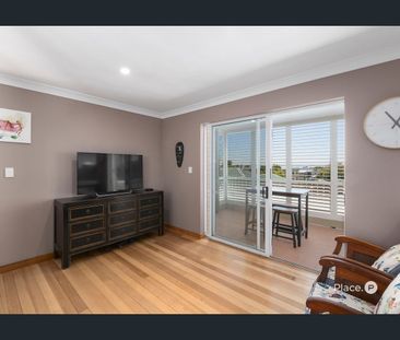 Exceptional Bayside Apartment with Panoramic Bay Views - Photo 1