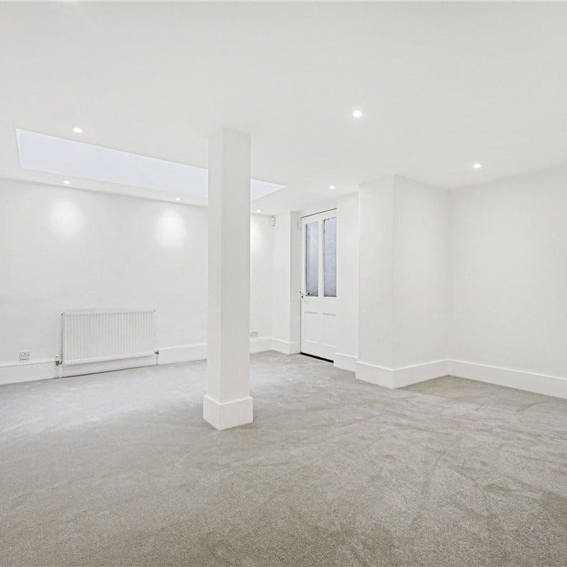 A large recently refurbished two bedroom flat to rent arranged over the lower ground floor of a stucco fronted building in the heart of South Kensington. Minimum Tenancy Length: 12 months Council Tax Band F | EPC rating C - Photo 1