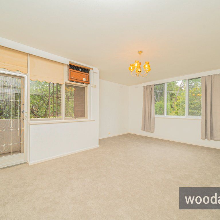 Light-Filled First Floor Apartment in Prime Camberwell Location - Photo 1