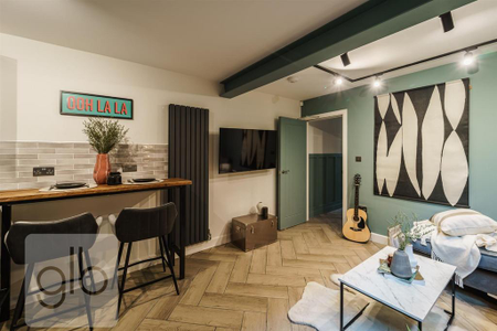 1 bedroom in a house share to rent - Photo 2