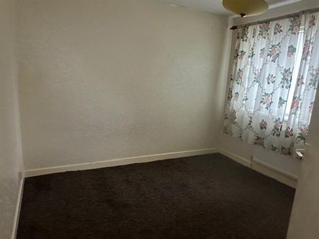 3 Bedroom Semi-Detached House For Rent in Carnoustie Close, New Moston, Manchester - Photo 5