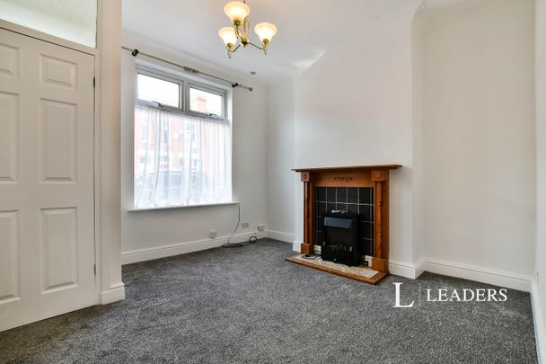 2 bedroom house to rent Lowfield Road, SK3 - Photo 1