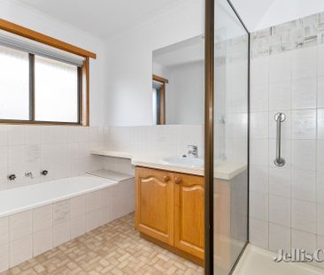 4/106 Clayton Street, Golden Point - Photo 4
