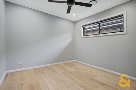 Breathtaking single storey home! - Photo 4