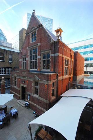 Bishops Square, Spitalfields, E1 - Photo 3