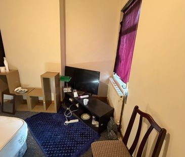 Room in a Shared House, Greenhill Road, M8 - Photo 1