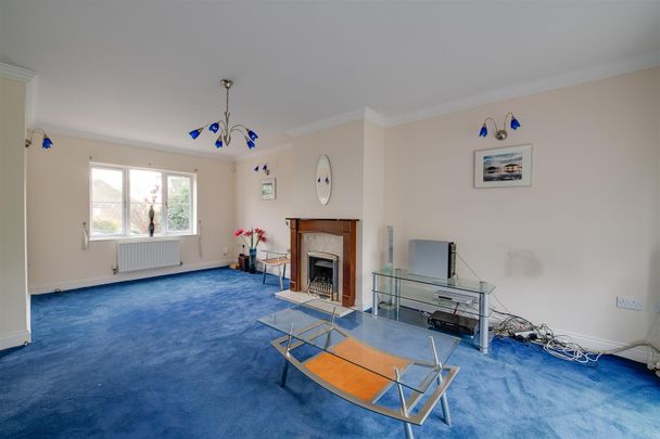 Room For Rent 12 Maple Wood, Havant - Photo 1
