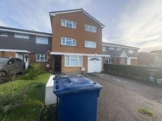 5 bedroom semi-detached house to rent - Photo 2