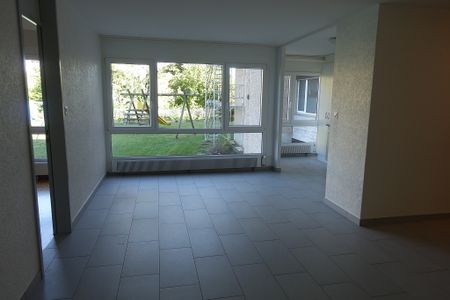 Appartement de 4.5 pièces au rez-de-chaussée - Photo 2