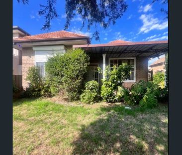 “Convenience Meets Comfort – Your Ideal Home Awaits” - Photo 3