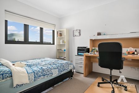 Urban and modern lifestyle in an unbeatable location! - Photo 4