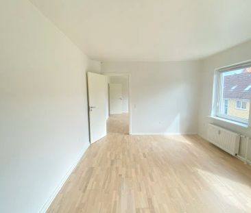 Lysfyldt 3-værelses lejlighed nær vand og park - Photo 2