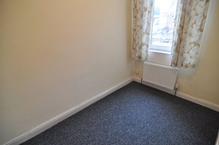 3 bed Terraced - To Let - Photo 2